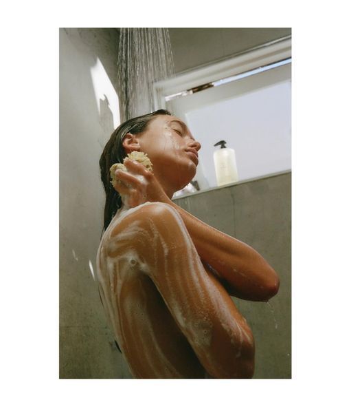 SALT & STONE Body Wash Santal & Vetiver - Антиоксидантний гель для душу з ароматом сандалового дерева та ветиверу SS14 фото